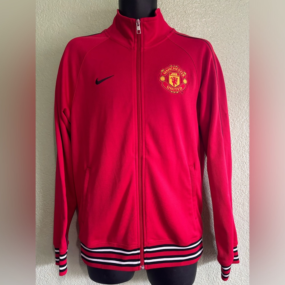 ORIGINAL NIKE MANCHESTER UNITED ACTIVEWEAR JACKET SIZE SMALL